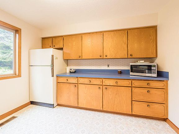 5th image of 4435 Jack Pine Ave