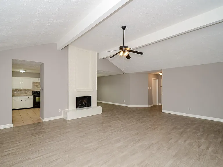 8319 Bird Run Dr — Photo 3