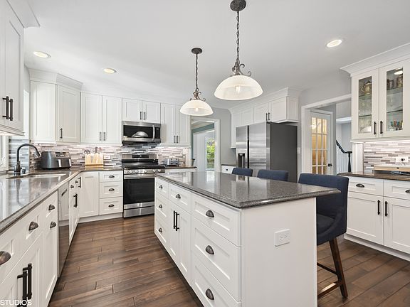 5th image of 542 Carolian Dr