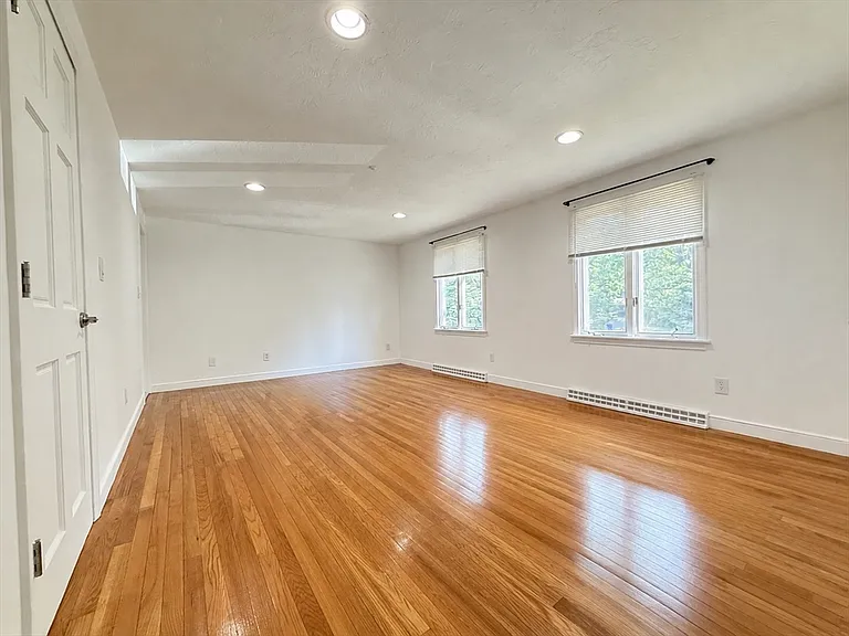 26 Hammond Pond Pkwy #0 — Photo 10