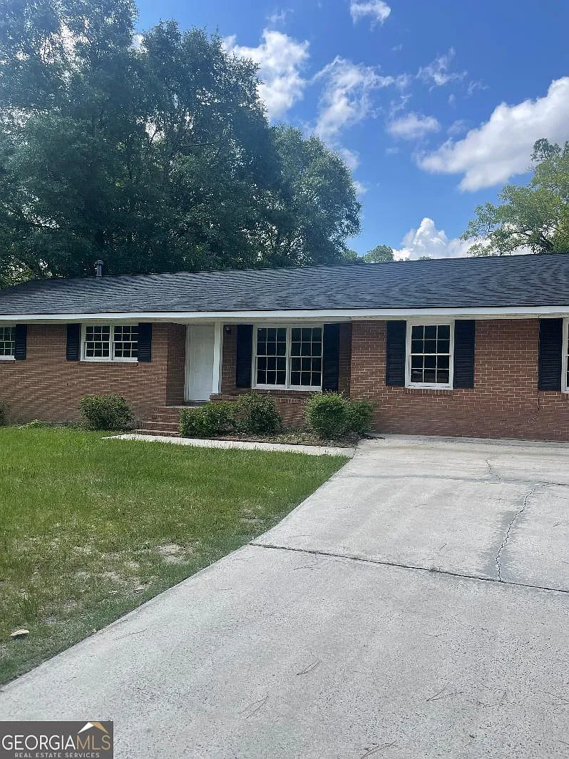 3 bed, 2.0 bath, 1677 sqft, $1,900 — Photo 1