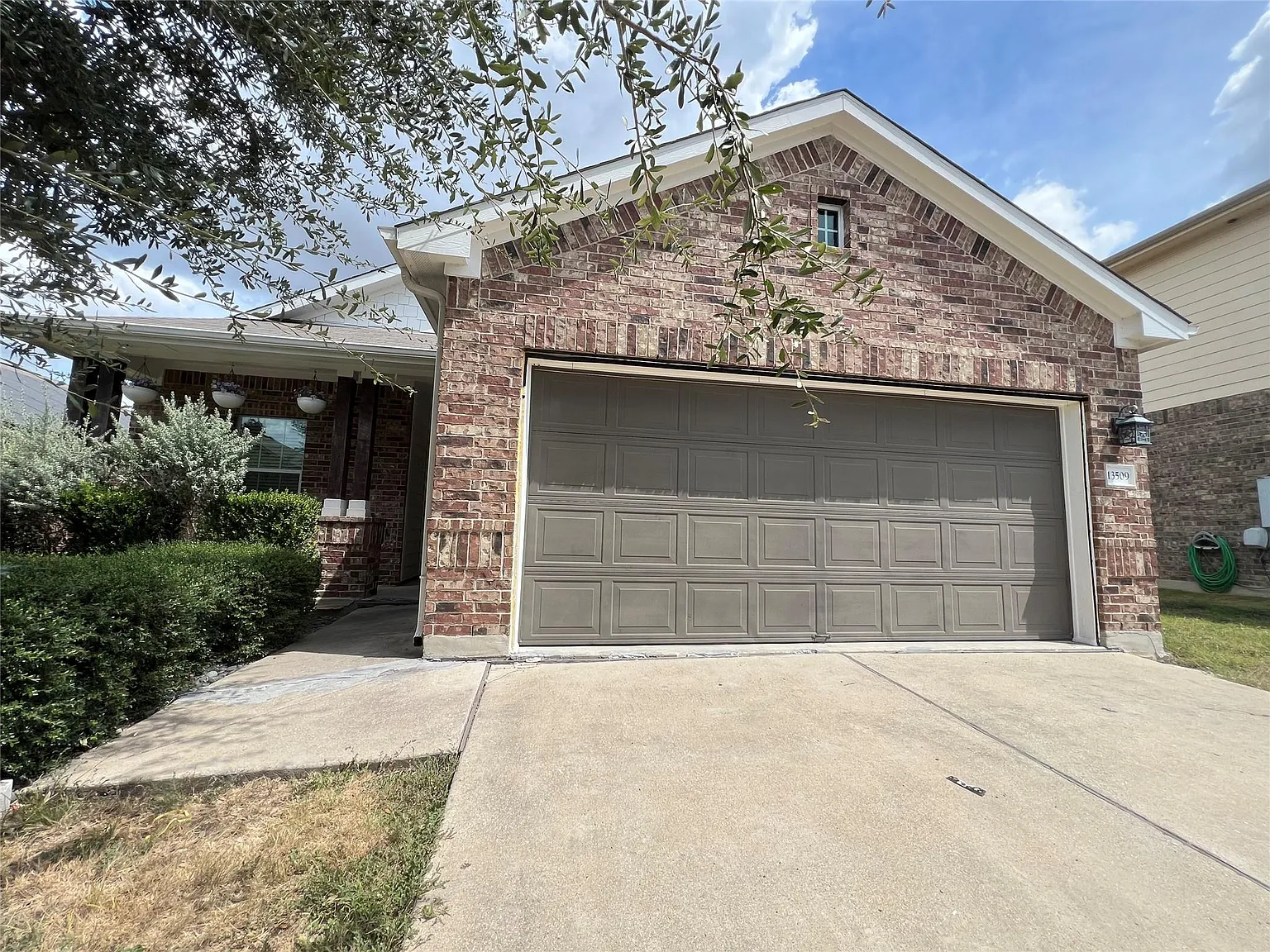 3 bed, 2.0 bath, 1597 sqft, $1,998 — Photo 4