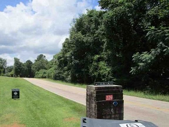 Exterior Neighborhood (street photo)