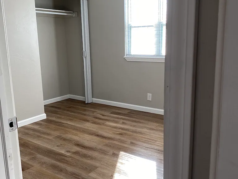 415 Eaton Dr — Photo 5