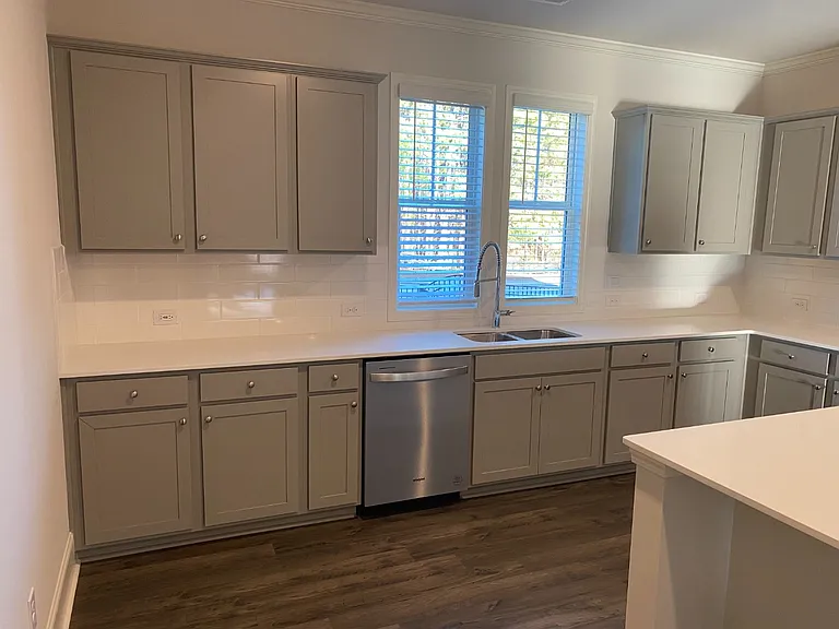 221 Vista Ln — Photo 3