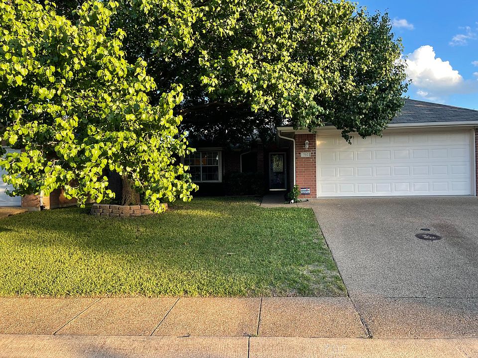 1st image of 702 Dogwood Ln