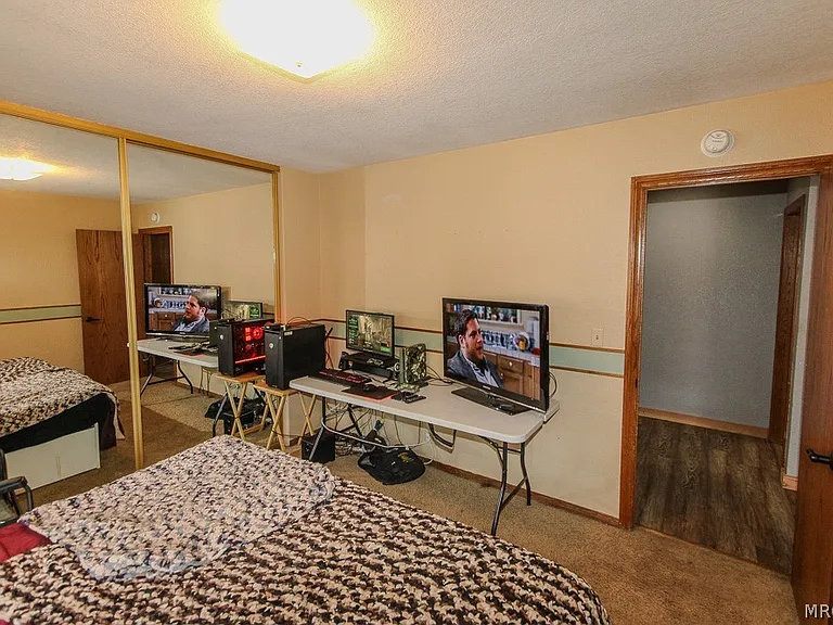 1064 Pine Ln — Photo 30
