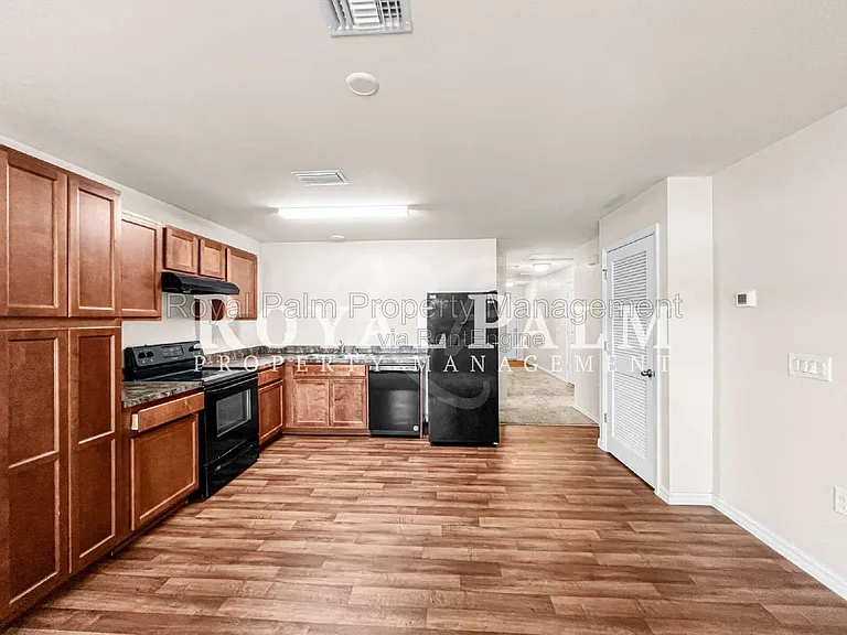 18321 Gibraltar Ln — Photo 9