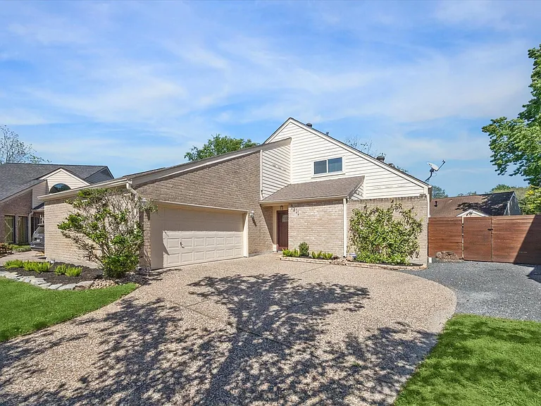 1311 Ambergate Dr — Photo 1