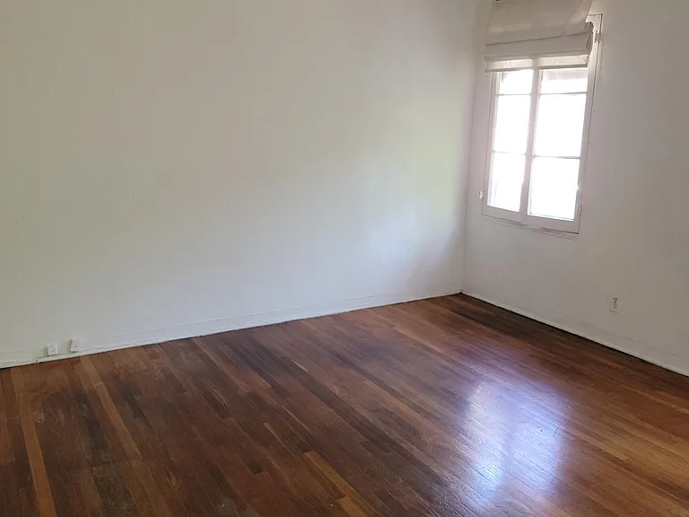 1043 S Orange Grove Ave — Photo 10
