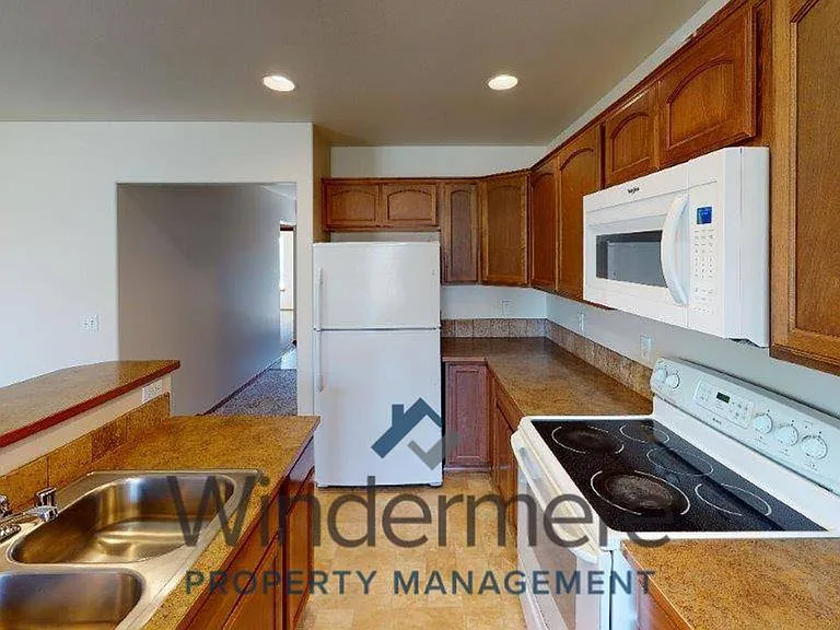 2106 S Quillan St — Photo 6