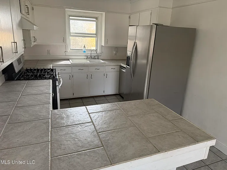 307 45th St — Photo 6