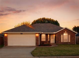 430 Firewood Dr, Centerton, AR 72719