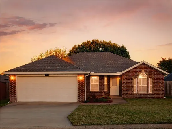 430 Firewood Dr, Centerton, AR 72719
