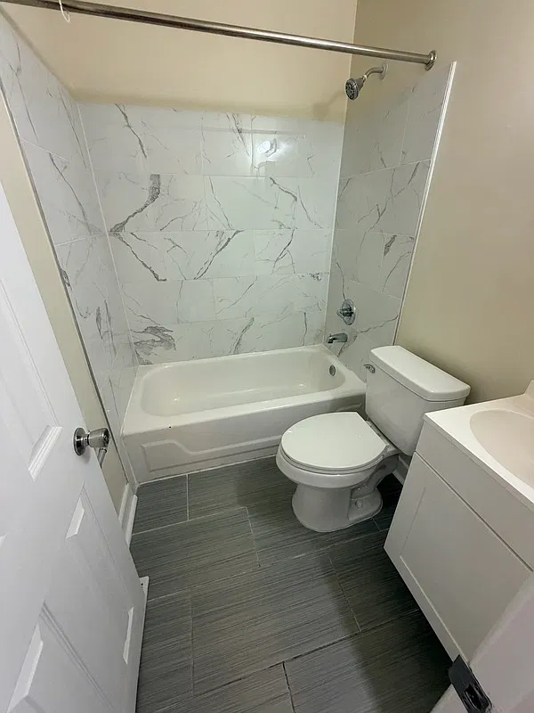 2 bed, 1.0 bath, $995 — Photo 4