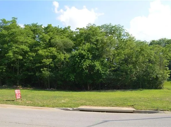 6815 N Myrtle Ave, Kansas City, MO 64119