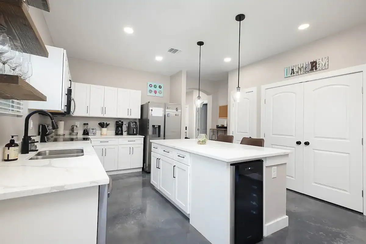 3 bed, $2,499 — Photo 4