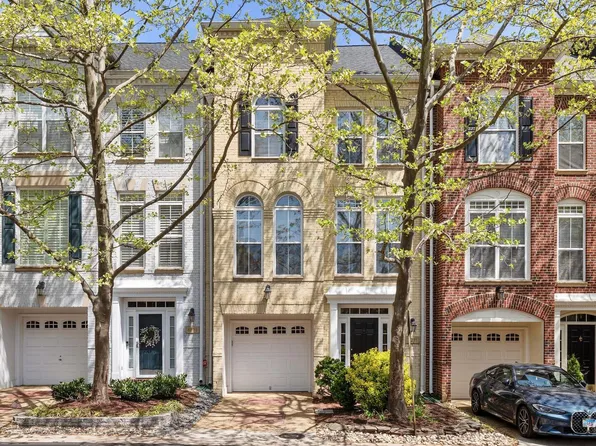 5271 Colonel Johnson Ln, Alexandria, VA 22304