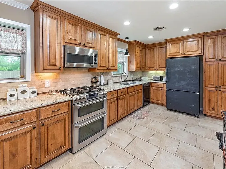 1210 Haines Dr — Photo 10