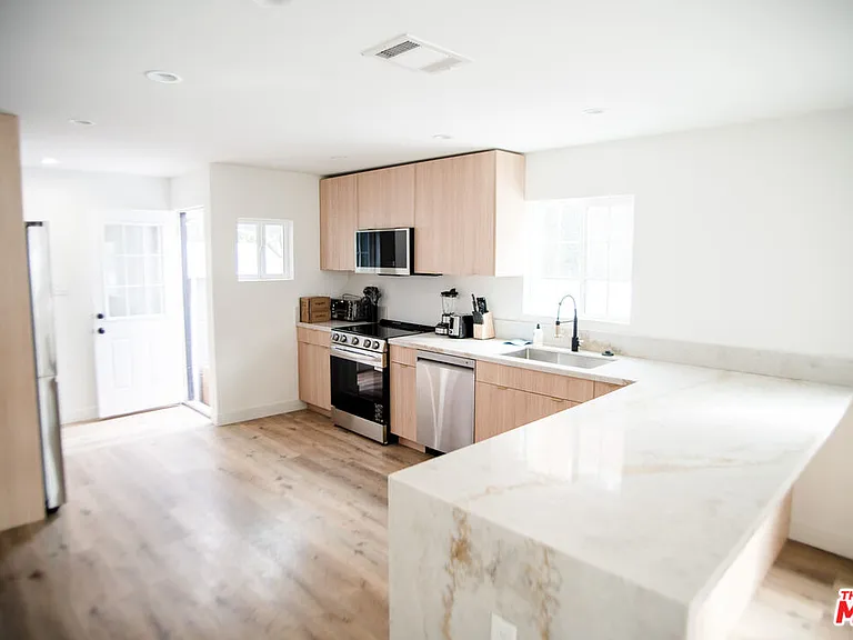 3748 Veteran Ave — Photo 5