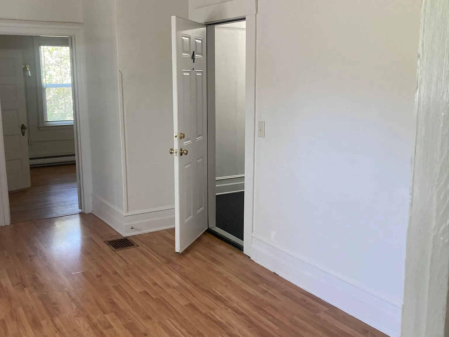 Studio, 850 sqft, $895 — Photo 3