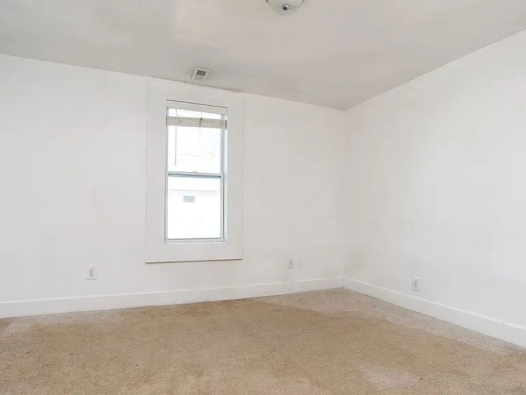 1745 Union St — Photo 15