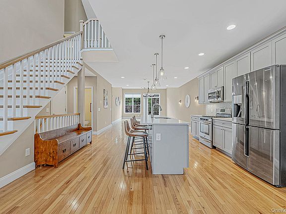 3rd image of 2305 Townhome Way