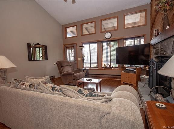 5th image of 120 Bristol Ln