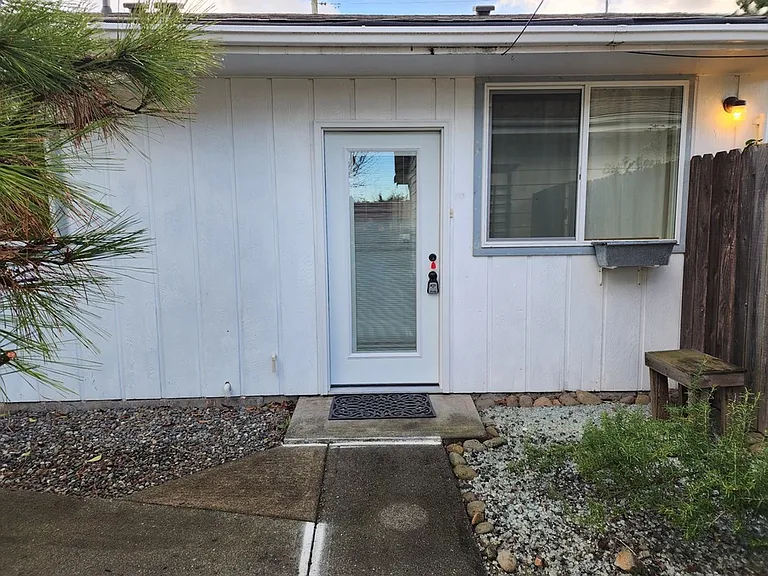 500 S 3rd Pl — Photo 1