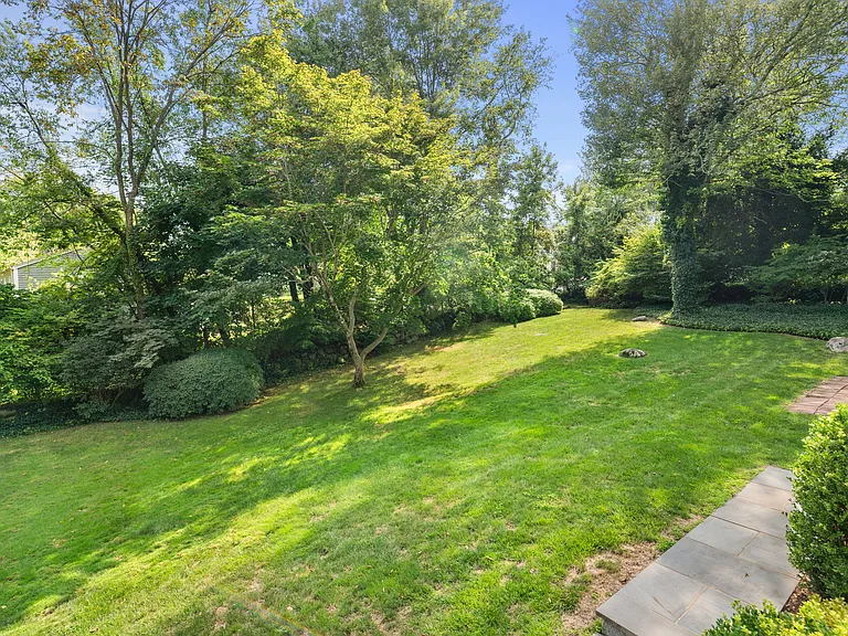 Gaymoor Dr — Photo 35