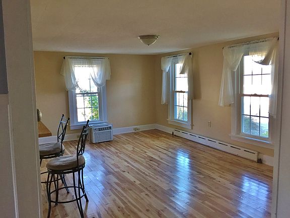 Family Room - Vacant