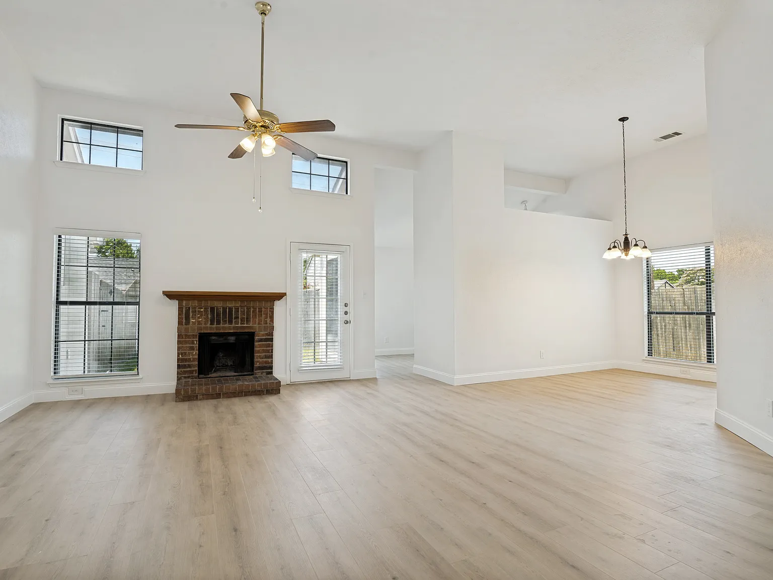 3 bed, 1403 sqft, $2,095 — Photo 2