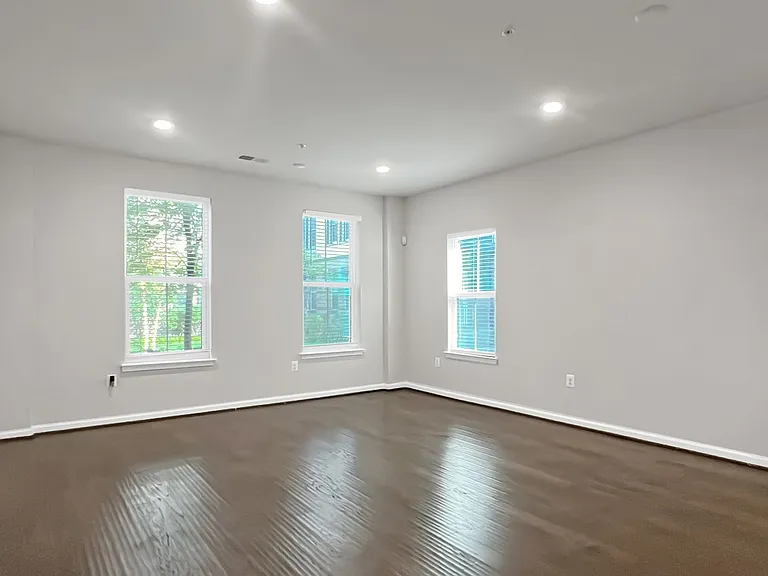 3201 Tribune Ct — Photo 20
