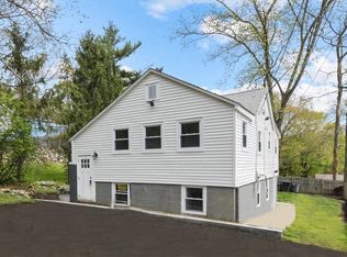 17 Lawrence Dr, Patterson, NY 12563