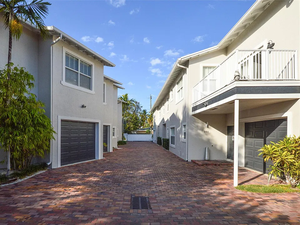 271 SE 22nd St
