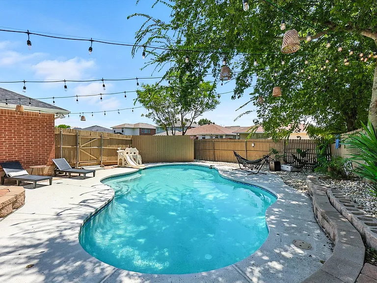 708 Azalea Dr — Photo 46