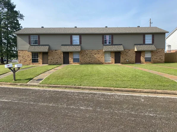 1252 Meadowview Dr, Longview, TX 75604