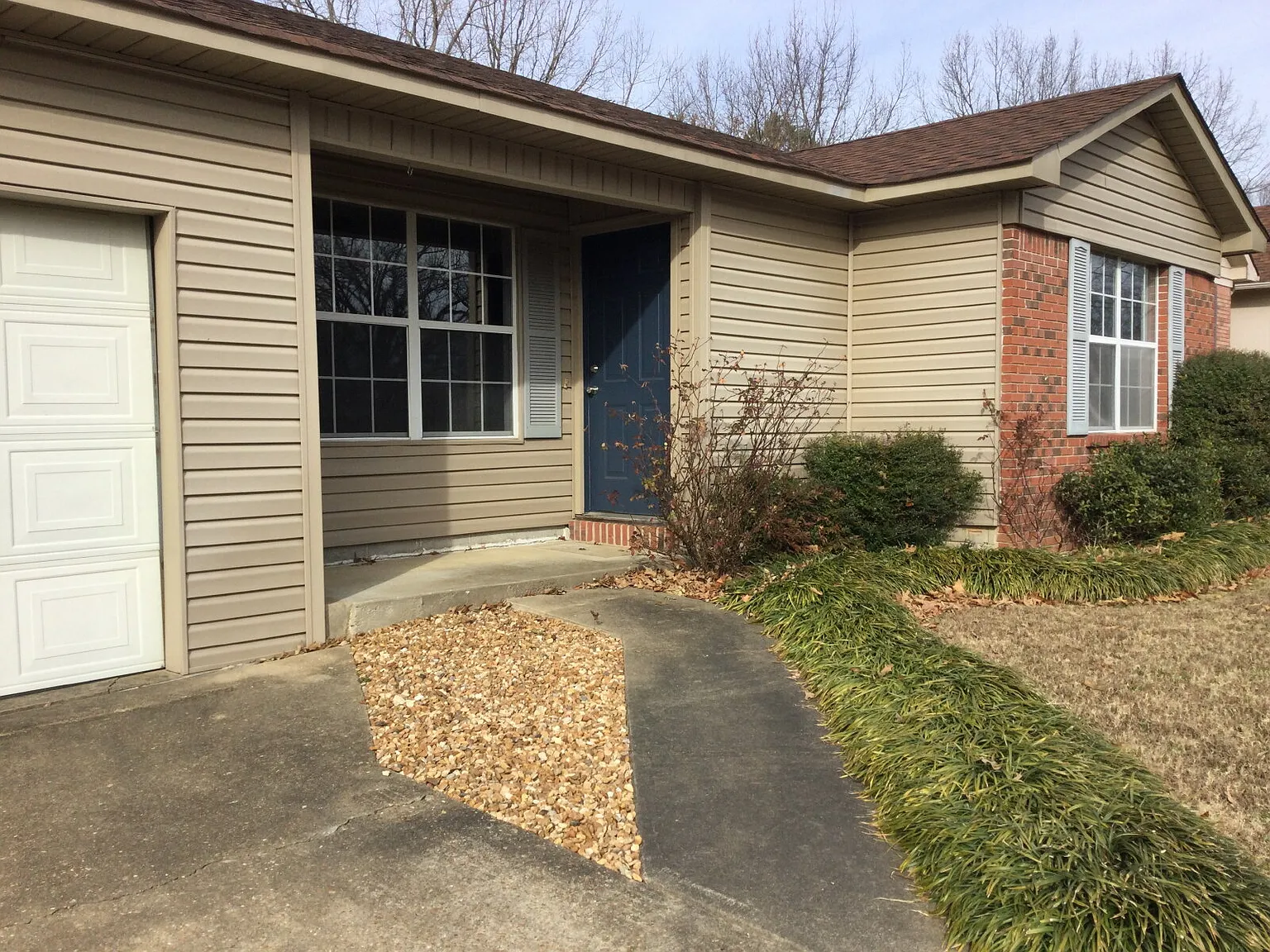 2 bed, 1.0 bath, 856 sqft, $1,150 — Photo 2