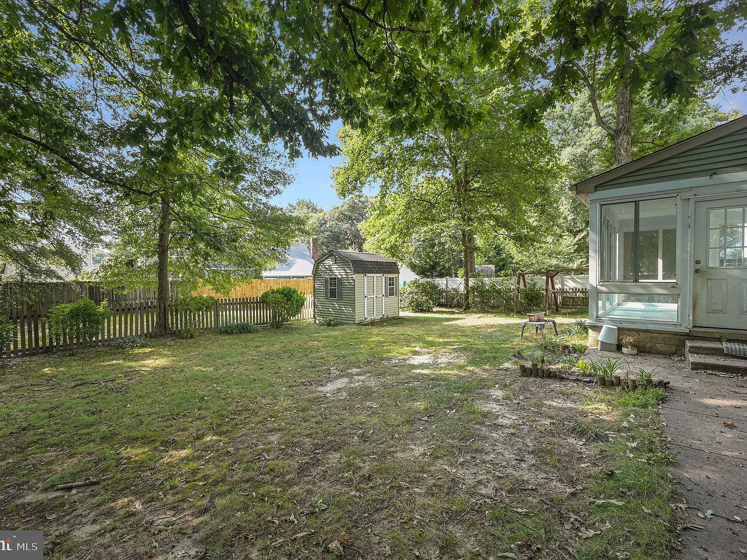 4 bed, 2.5 bath, 2134 sqft, $2,400 — Photo 2