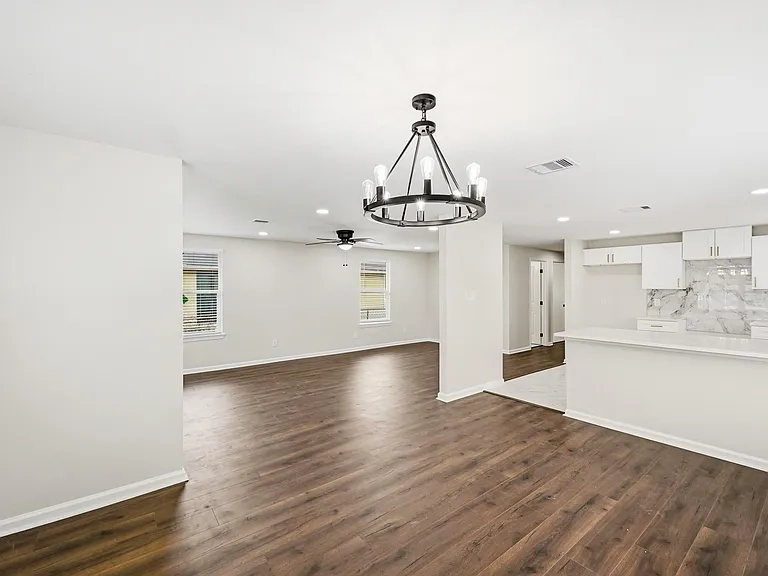 7946 Fowlie St — Photo 10
