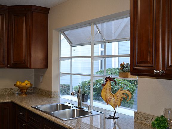 2nd image of 1728 Somerset Pl