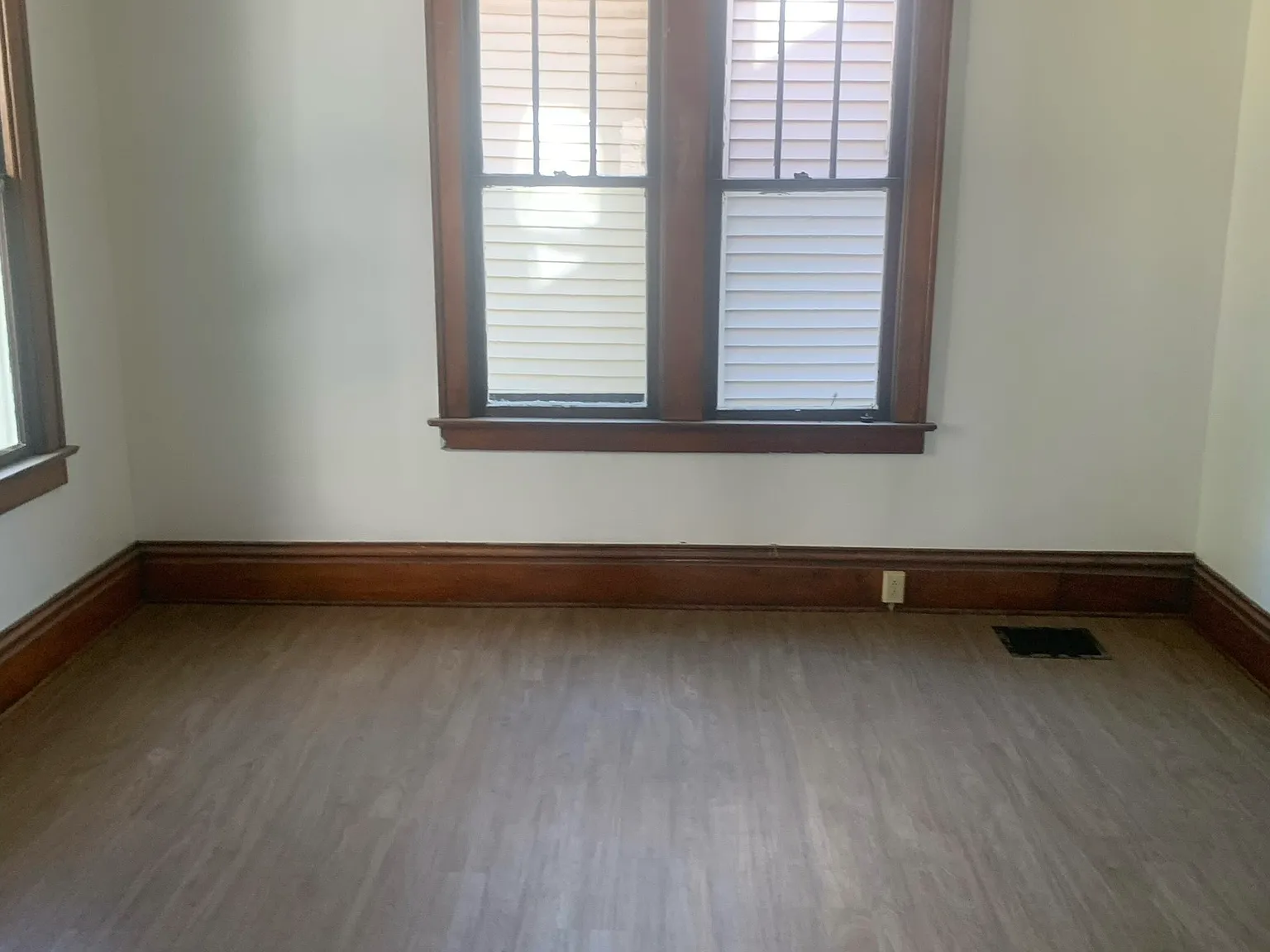 2 bed, 1200 sqft, $1,000 — Photo 4