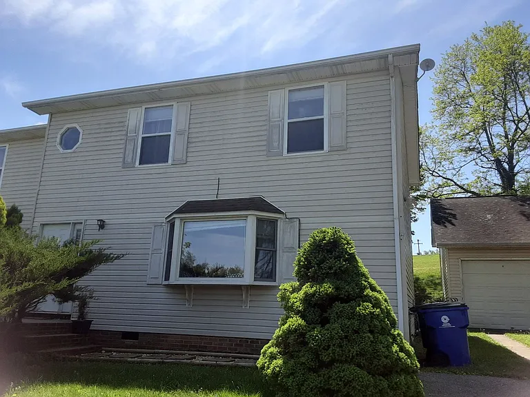 570 Kamran Dr — Photo 8