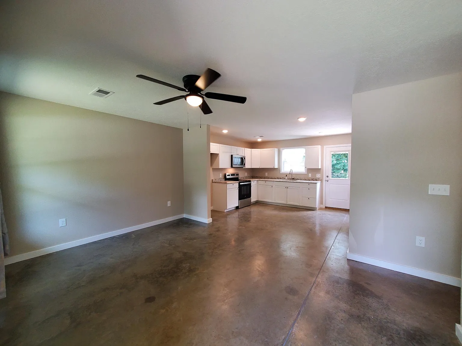 2 bed, 828 sqft, $1,249 — Photo 3