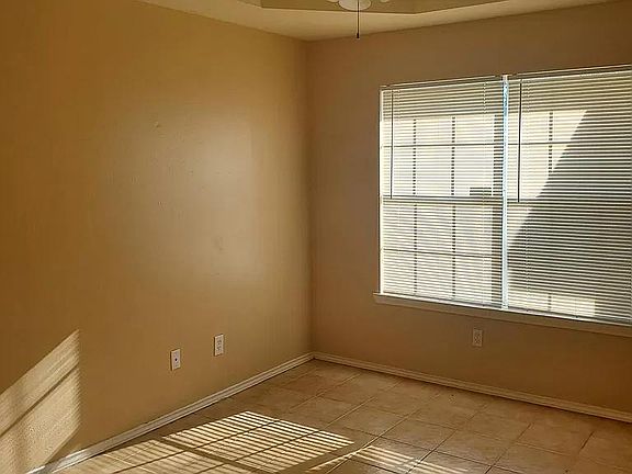 2nd image of 1006 Lilia Dr