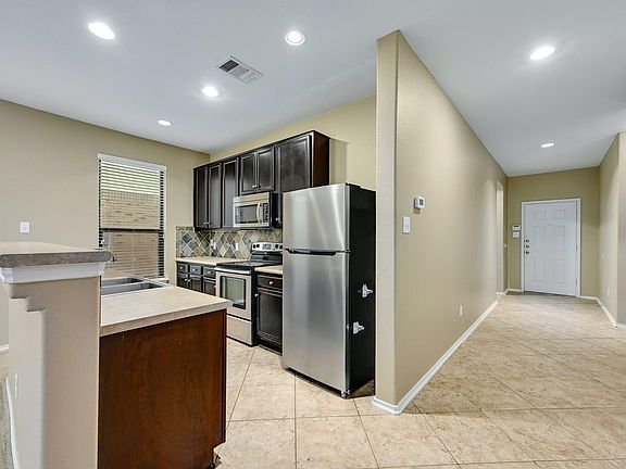 3rd image of 1029 Hyde Park Dr
