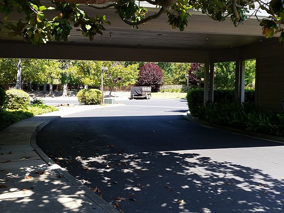3rd image of 81 Valley Club Cir