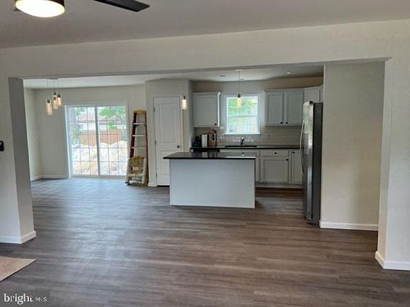 3rd image of 204 Robin Rd