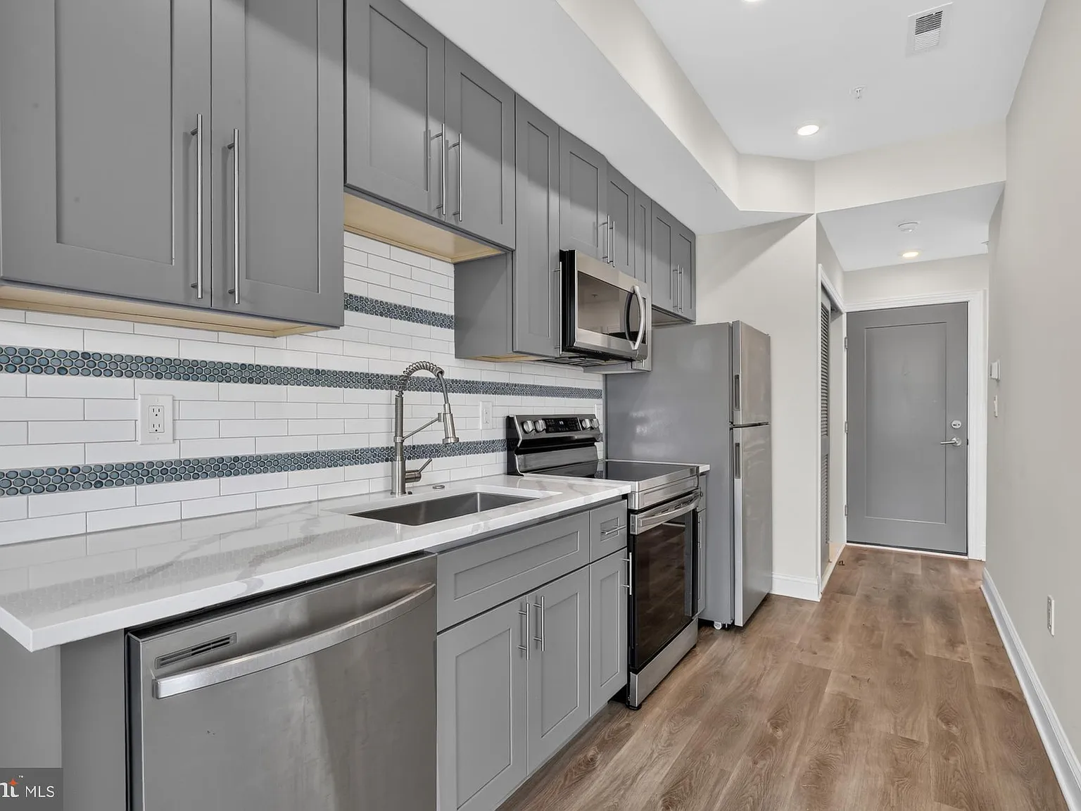 1 bed, 1.0 bath, 2736 sqft, $1,295 — Photo 2