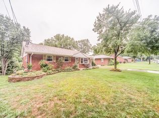 202 Debbie Dr, Collinsville, IL